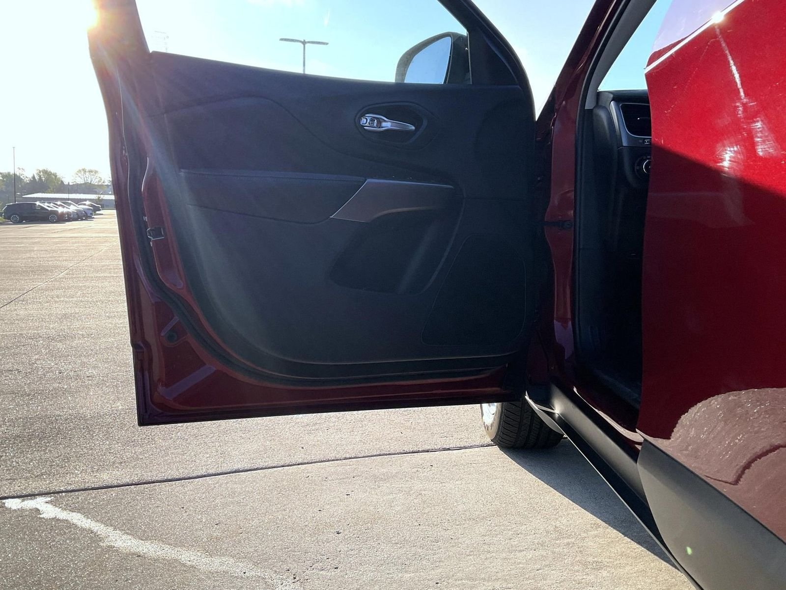 Used 2019 Red Jeep Latitude Plus image 10