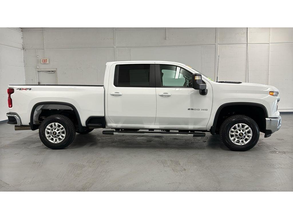 Used 2025 Summit White Chevrolet LT image 2