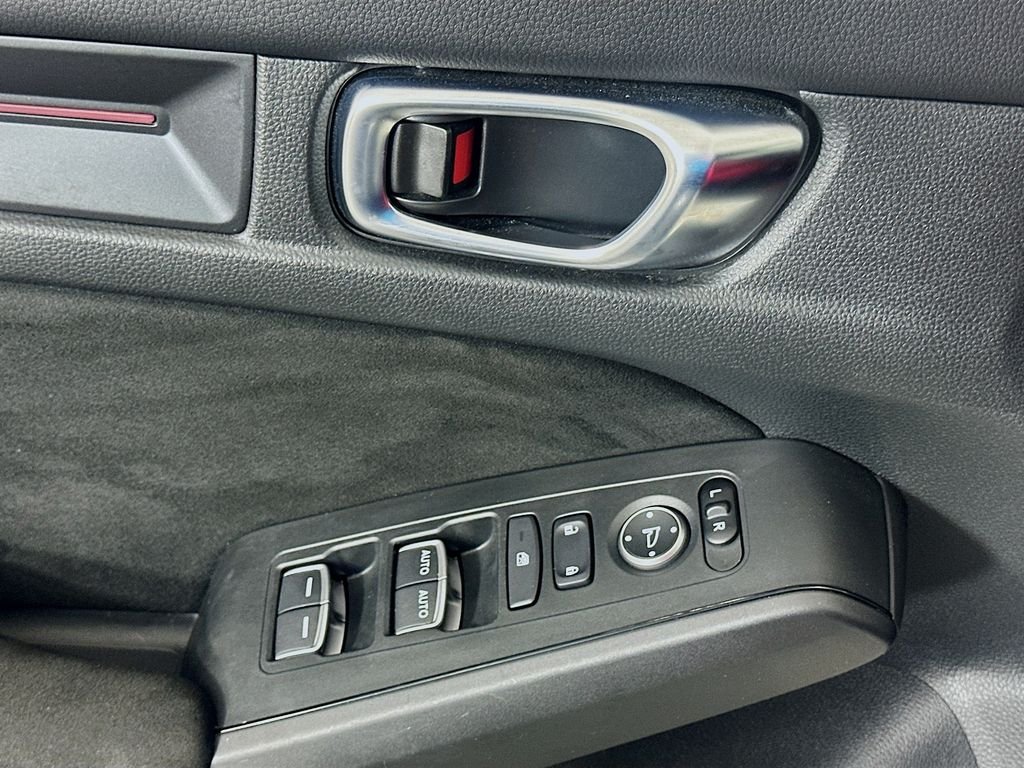 Used 2023 White Honda  image 16