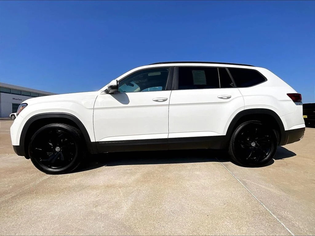 Used 2023 White Volkswagen 2.0T SE w/Technology image 5
