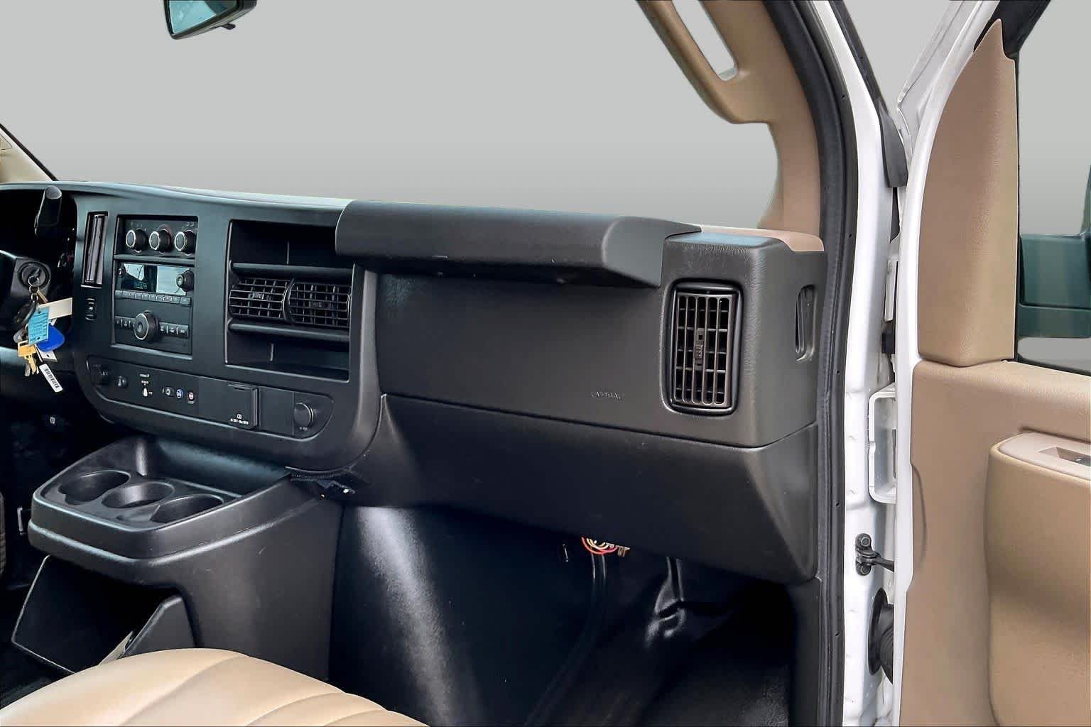 Used 2021 Summit White Chevrolet  image 15