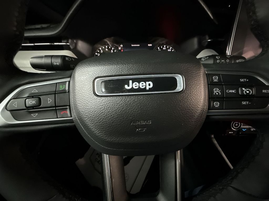 Used 2023 Diamond Black Jeep Limited image 17