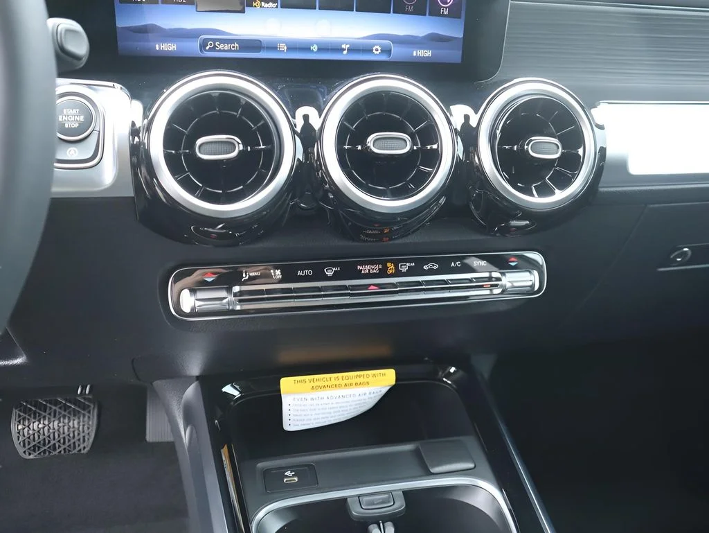 New 2026 Mountain Grey Metallic Mercedes-Benz GLB 250 image 40