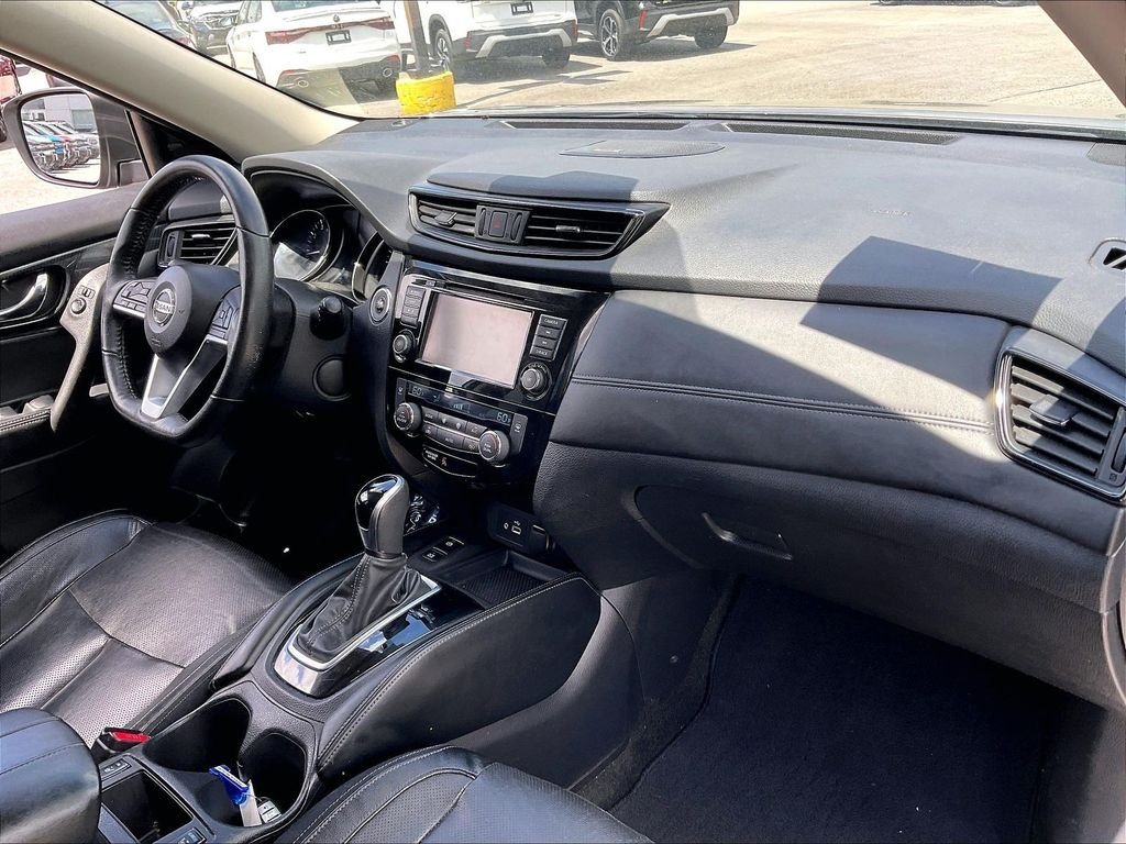 Used 2019 Gun Metallic Nissan SL image 13