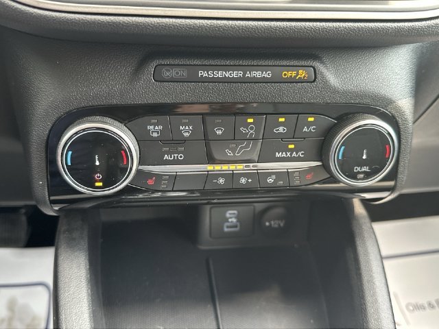 Certified Used 2022 Blue Ford SE image 19