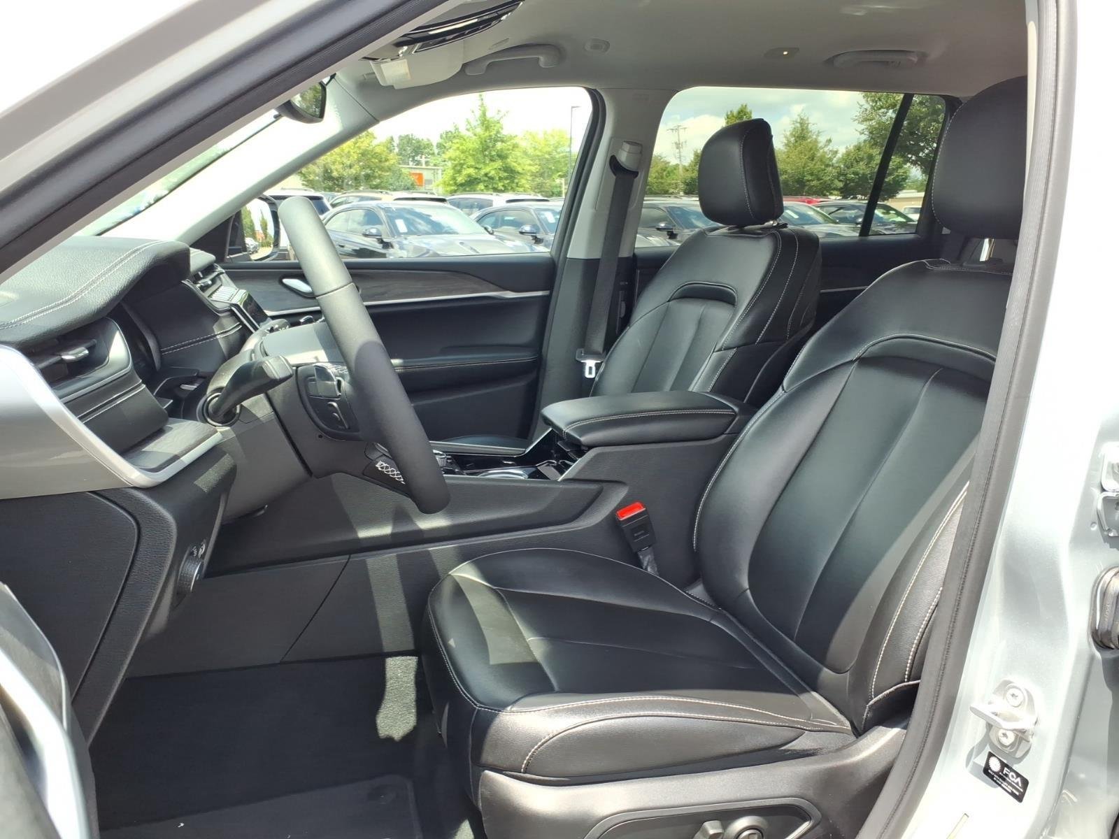 Used 2023 Silver Zynith Jeep Limited image 19