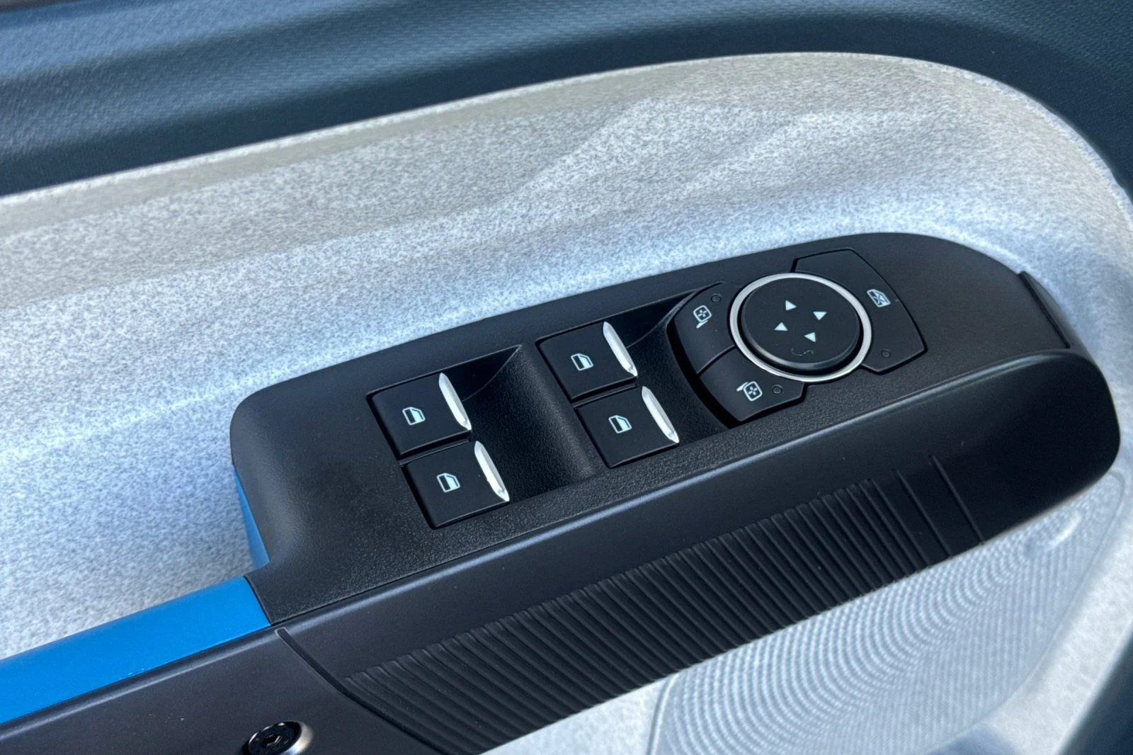 New 2026 Carbonized Gray Metallic Ford XLT image 12