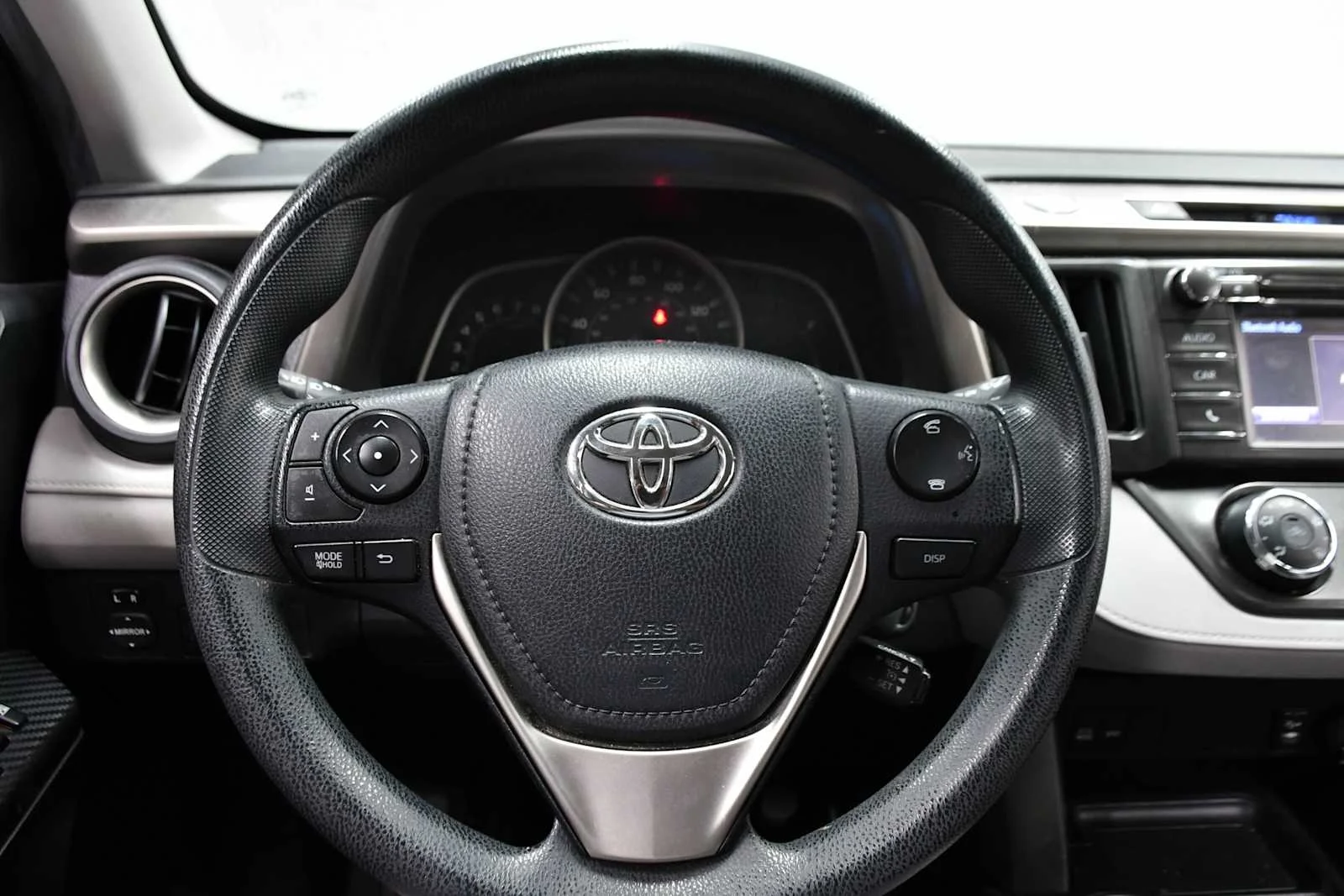 Used 2015 Classic Silver Metallic Toyota LE image 16