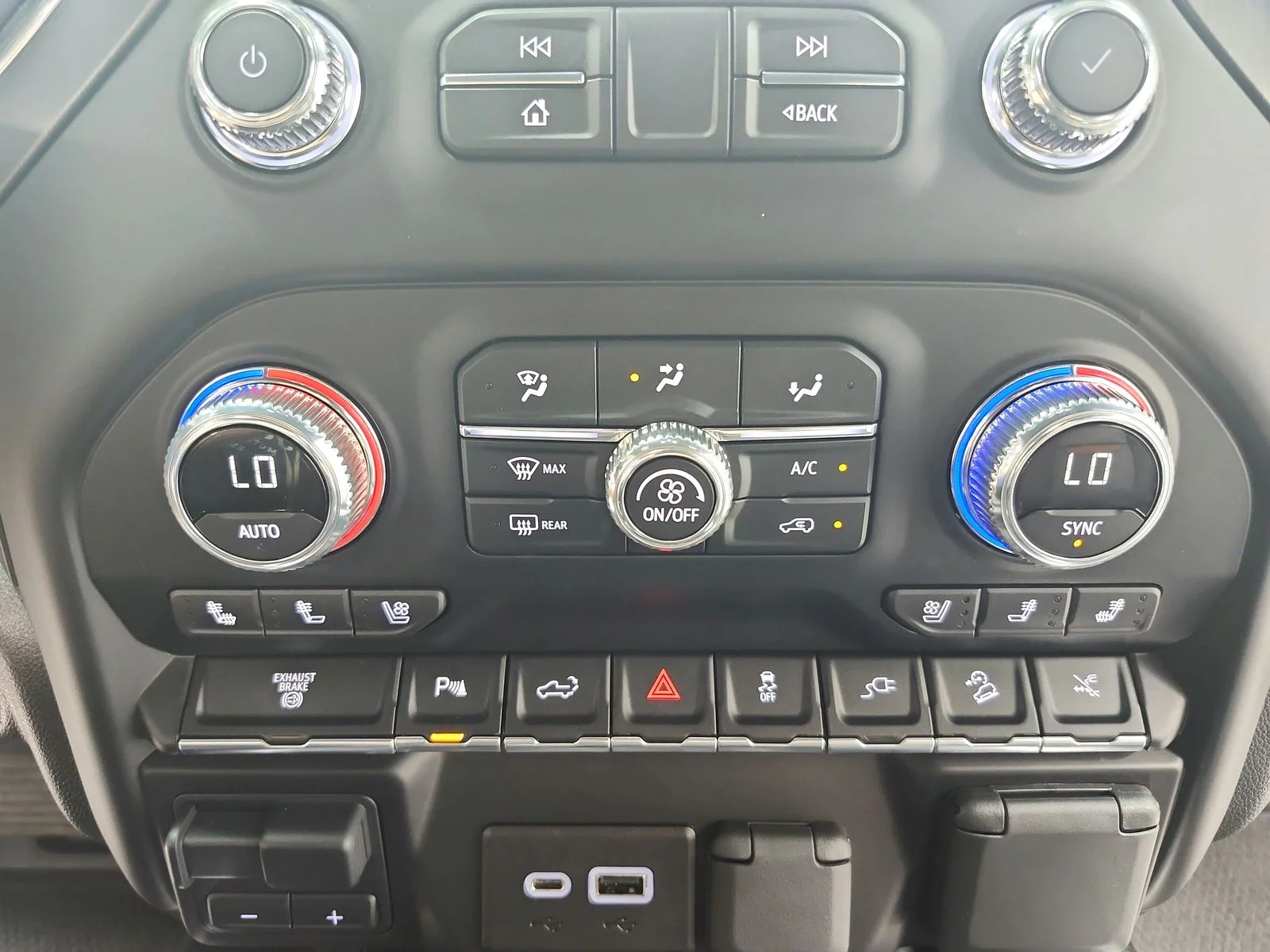 Used 2022  GMC AT4 image 33