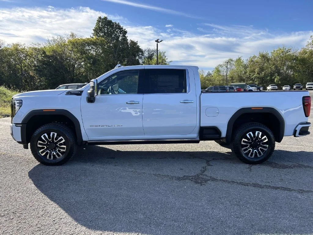 New 2026 Glacier White Tricoat GMC Denali Ultimate image 7