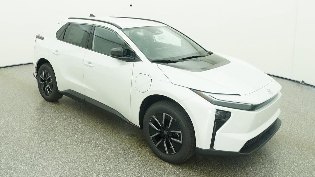 New 2026 Wind Chill Pearl Toyota XLE image 18