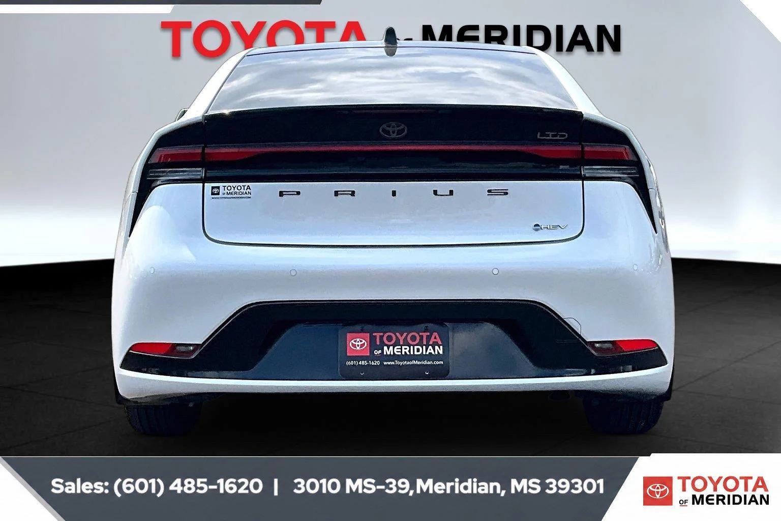 Used 2024 Wind Chill Pearl Toyota Limited image 4