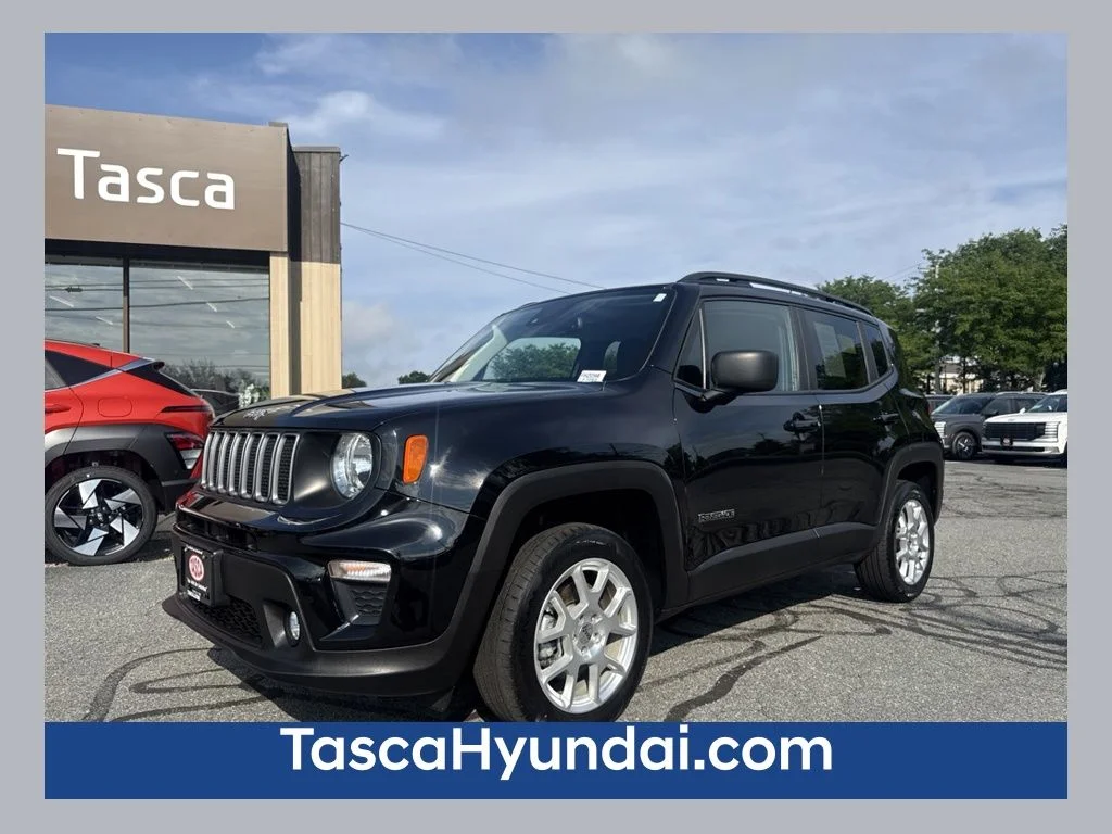 Used 2022 Black Jeep Latitude image 1