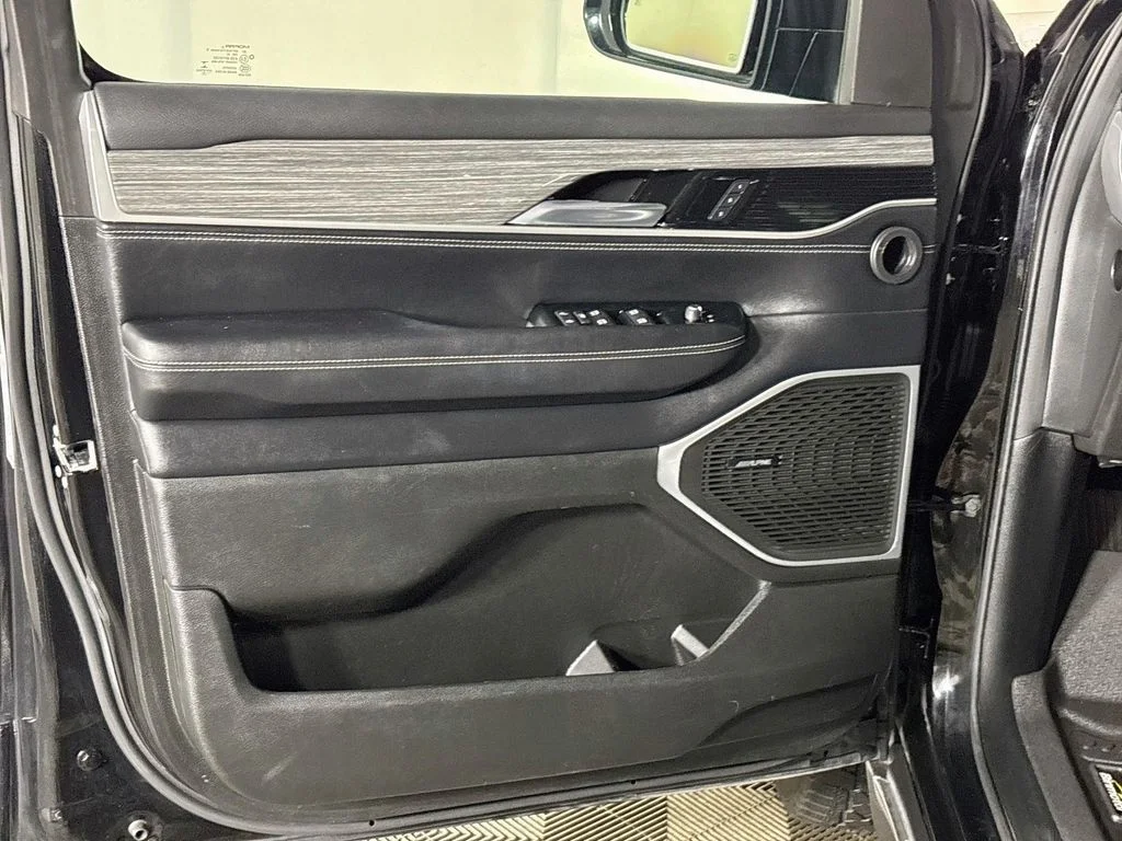 Used 2022 Black Jeep Series II image 10