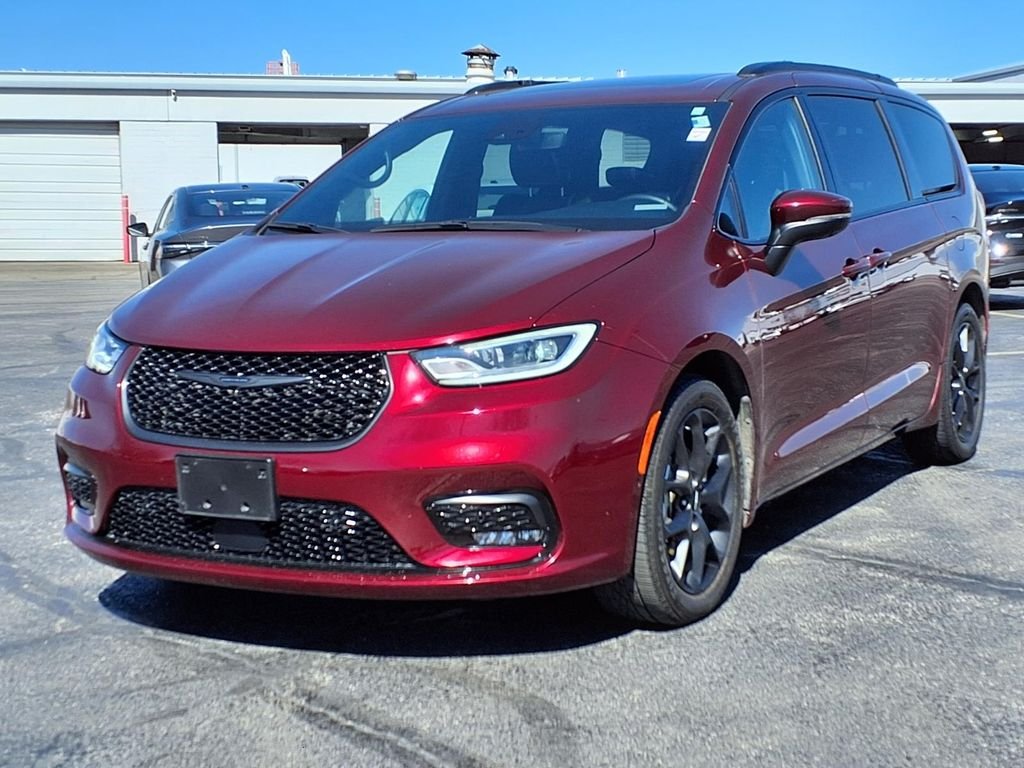 Used 2023 Chrysler Pacifica Touring L with VIN 2C4RC1BG3PR554034 for sale in Kansas City