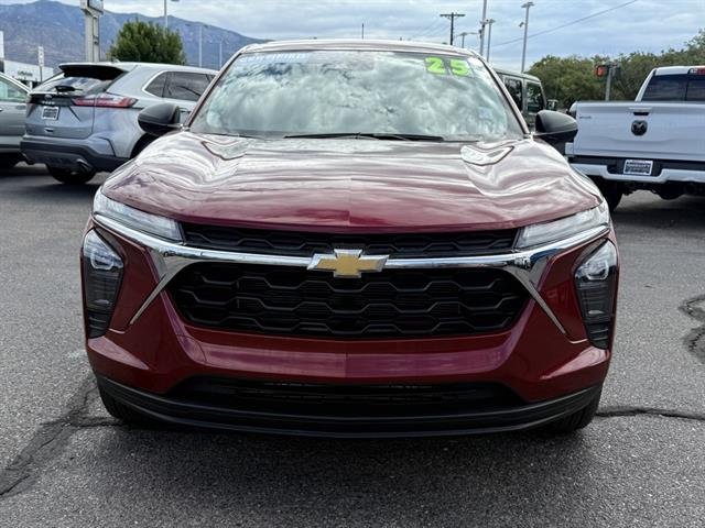 2025 Chevrolet Trax LS photo 2