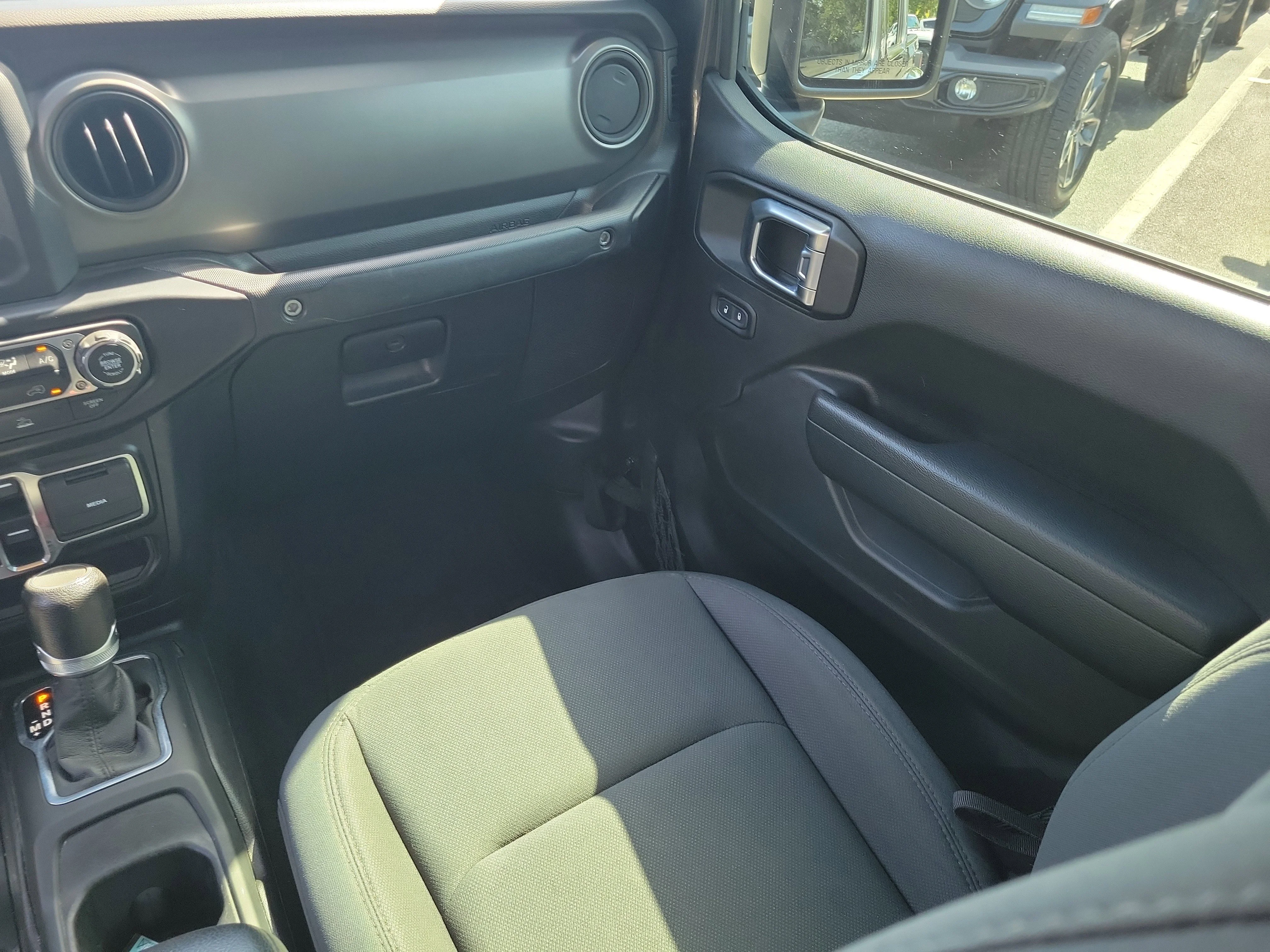 Used 2022 Granite Crystal Metallic Clearcoat Jeep Sport S image 18