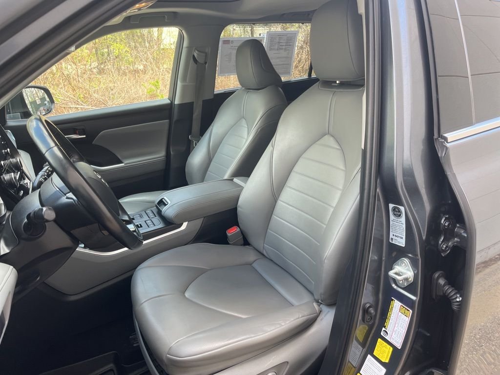 Used 2020 Magnetic Gray Metallic Toyota XLE image 18