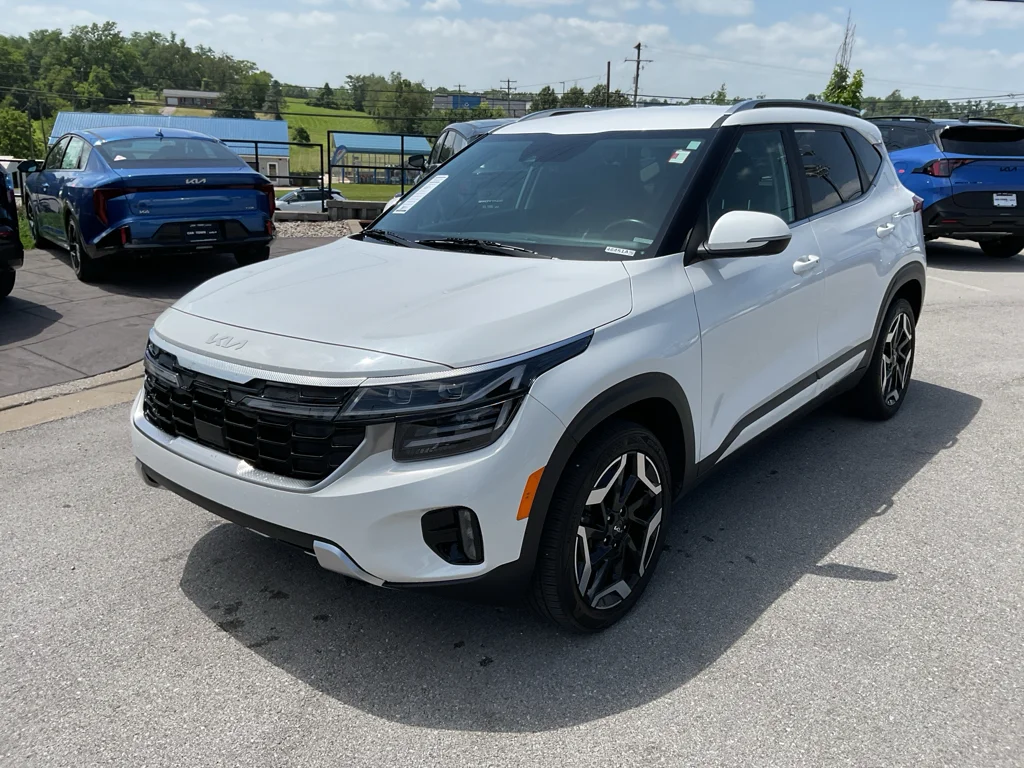 Used 2024 Snow White Pearl Kia SX image 4