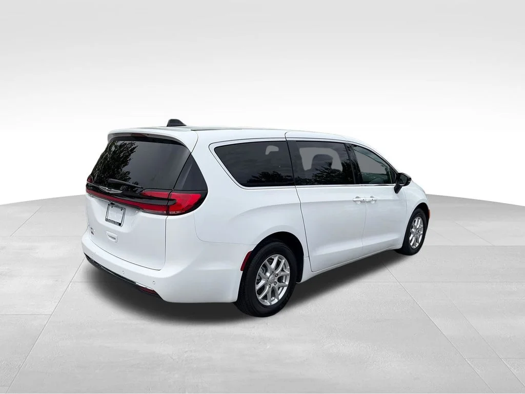 Used 2026 White Chrysler Select image 6