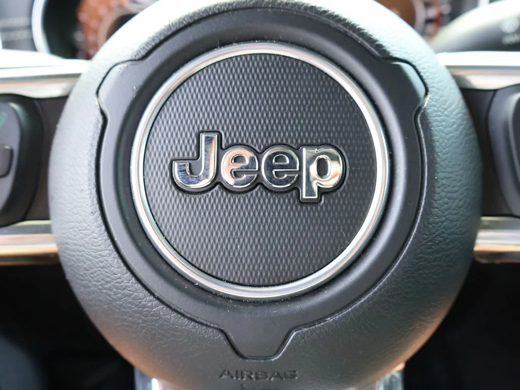 Used 2022 Silver Jeep Overland image 25