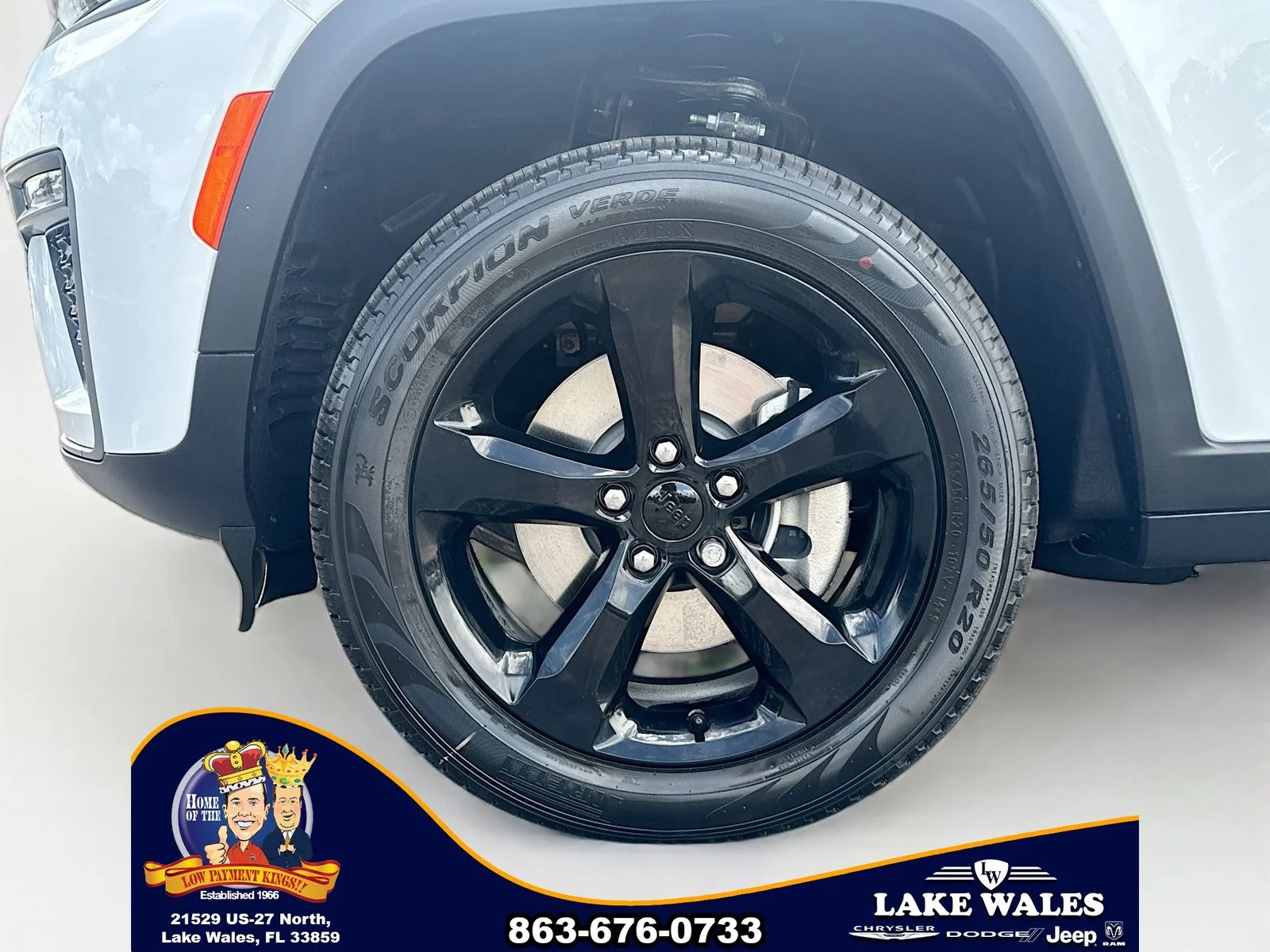 New 2026 Bright White Clear-Coat Exterior Paint Jeep Limited image 31