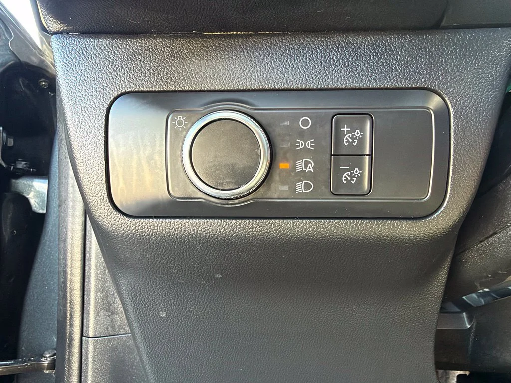 Used 2022 Blue Ford SE image 26