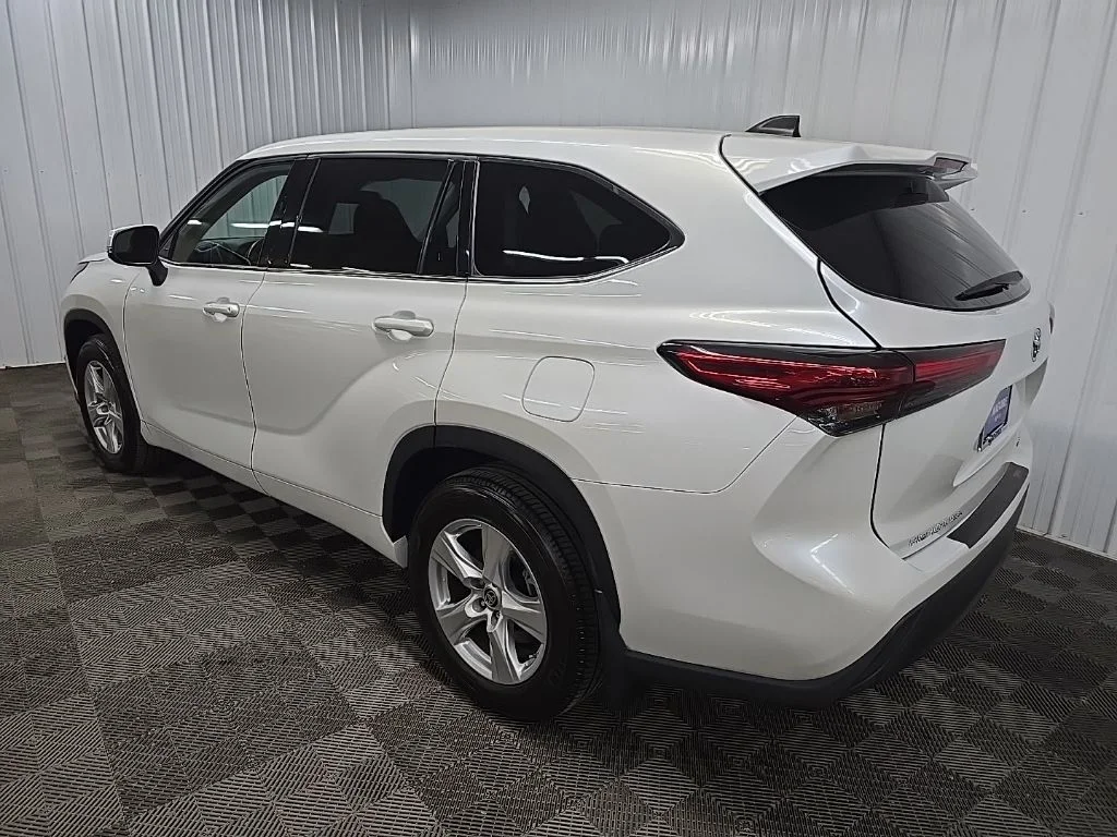 Used 2022 Beige Toyota LE image 9