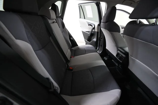 Used 2021 Silver Toyota XLE image 26