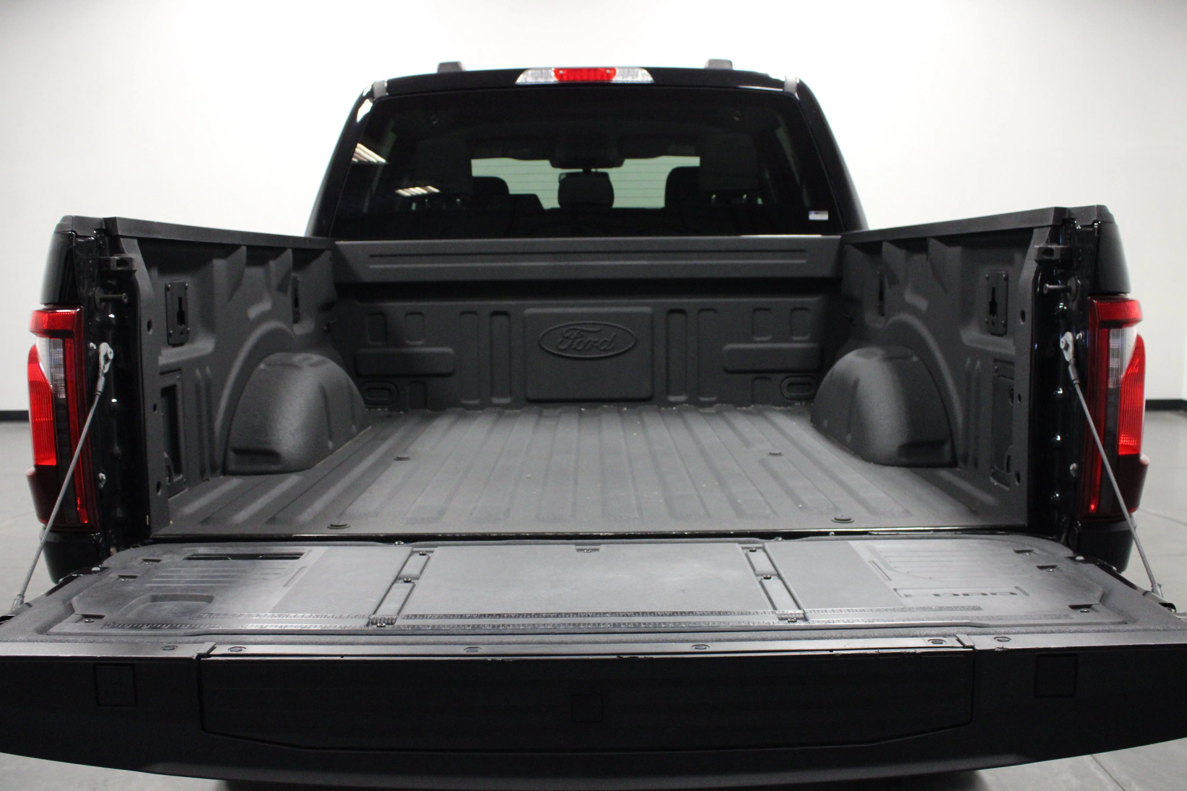 Used 2024 Agate Black Metallic Ford XLT image 14