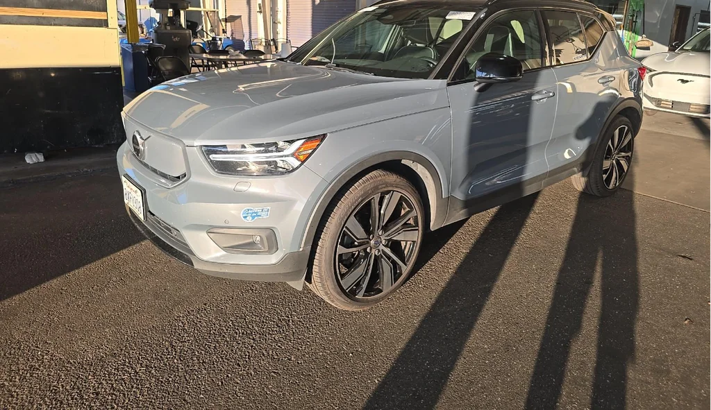 Used 2021 Gray Volvo P8 image 3