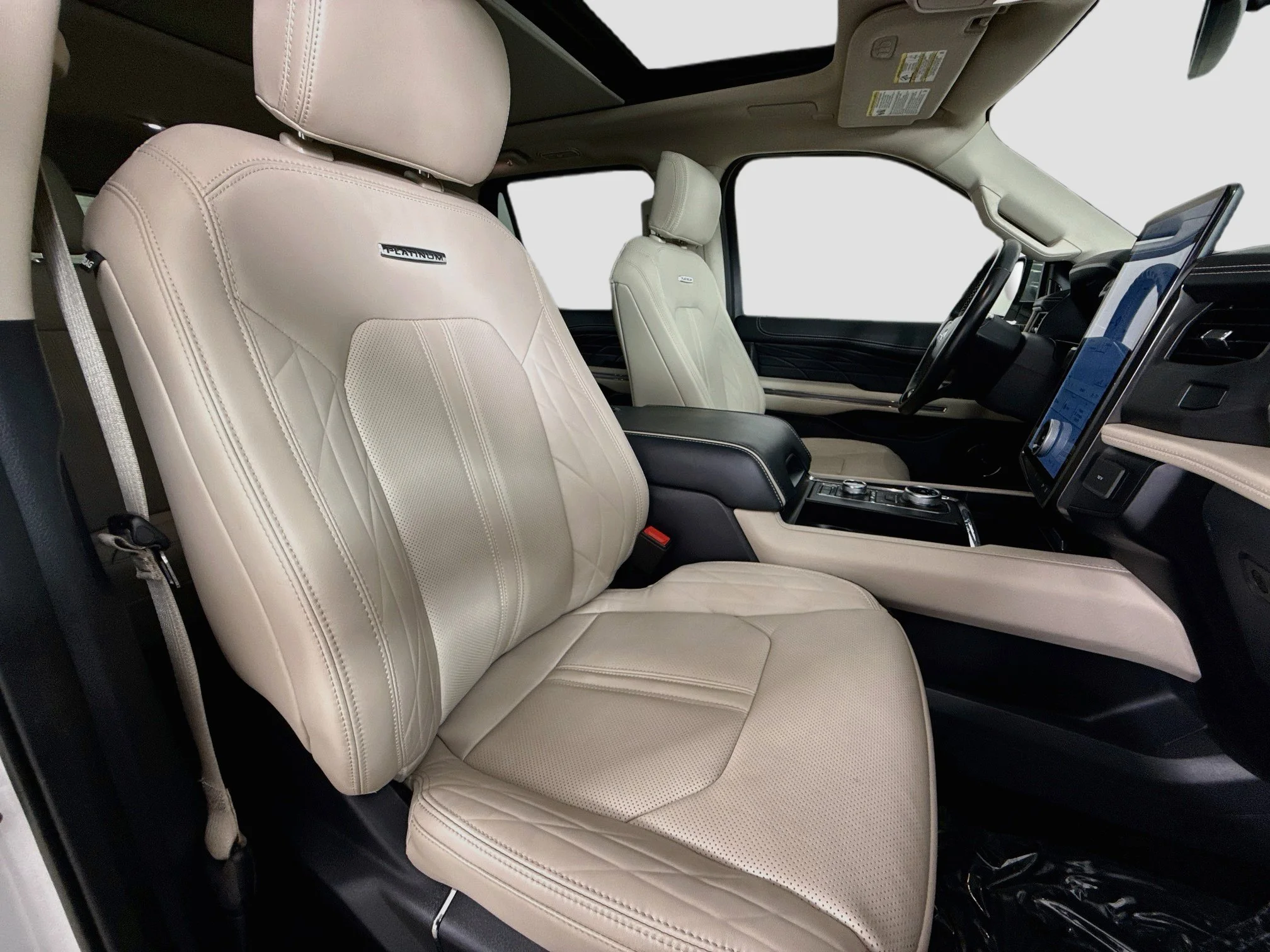 Used 2023  Ford Platinum image 32
