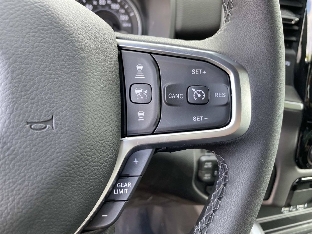 New 2025 Diamond Black Crystal Pearl-Coat Exterior Paint RAM Big Horn/Lone Star image 14