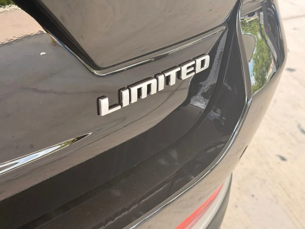 New 2026 Diamond Black Crystal Pearlcoat Jeep Limited image 35