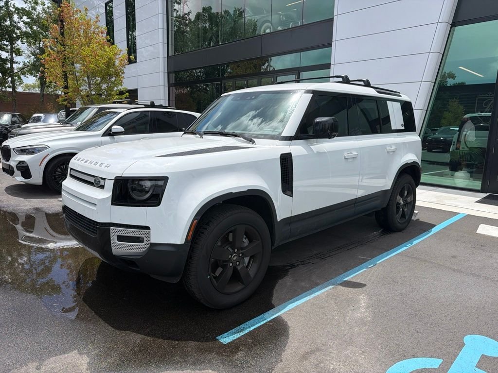 Used 2025 White Land Rover S image 1