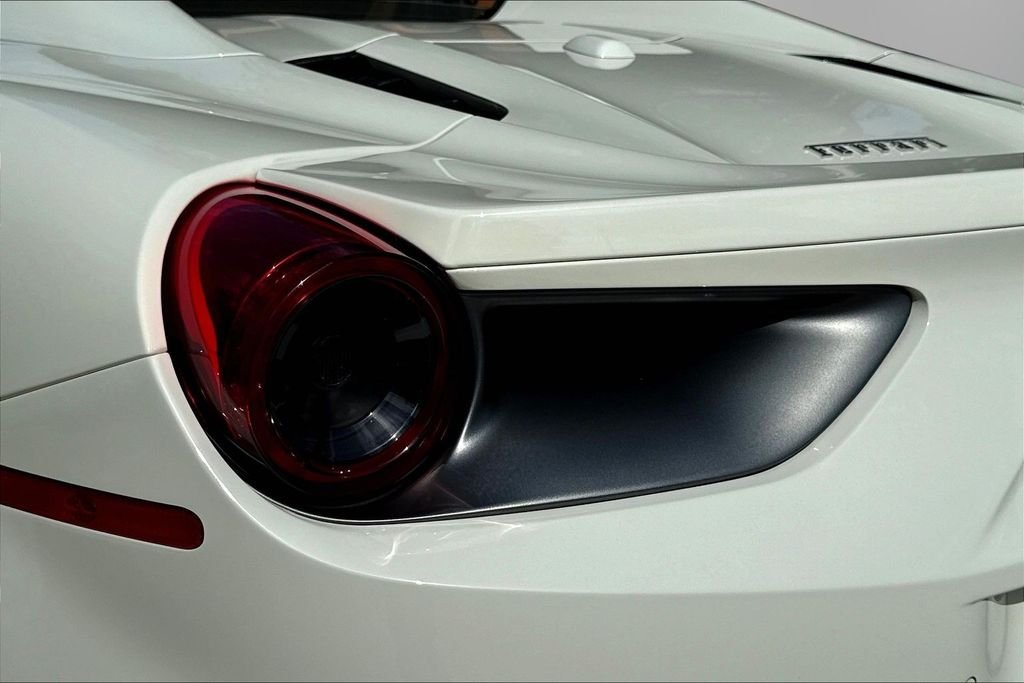 Used 2018  Ferrari  image 20