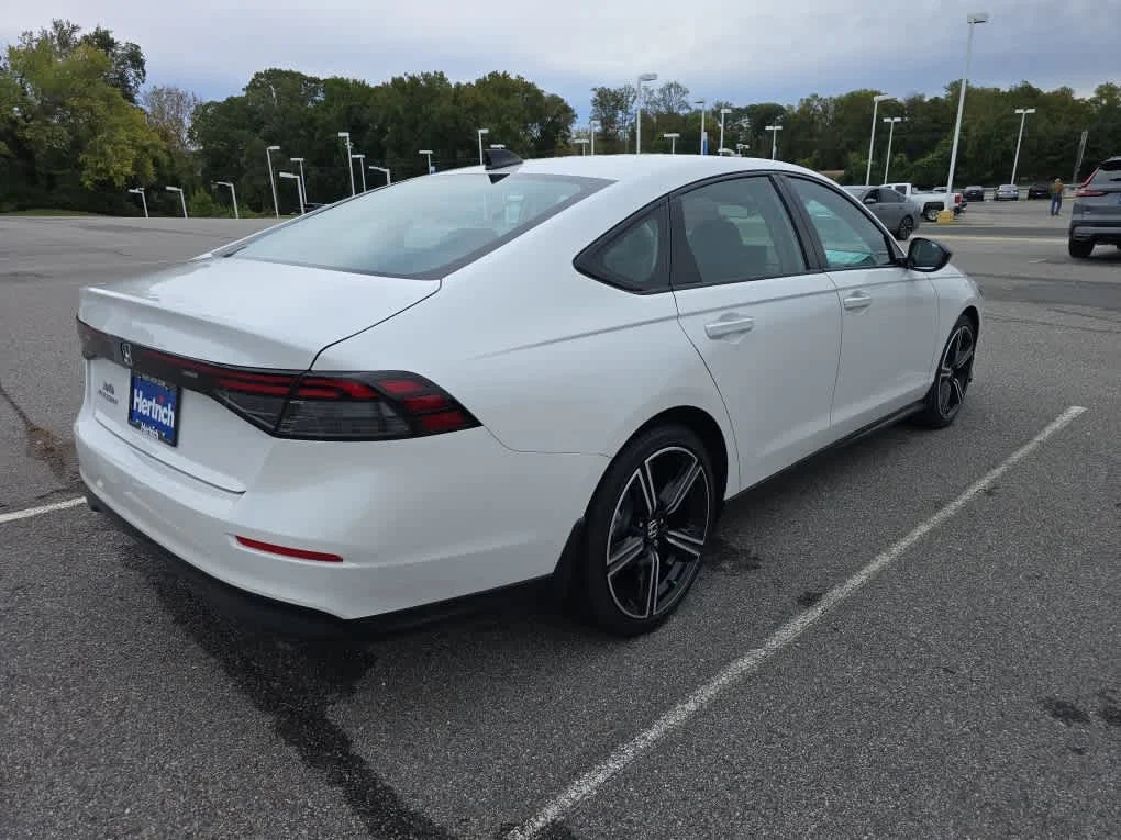 Certified Used 2026 Platinum White Pearl Honda SE image 5