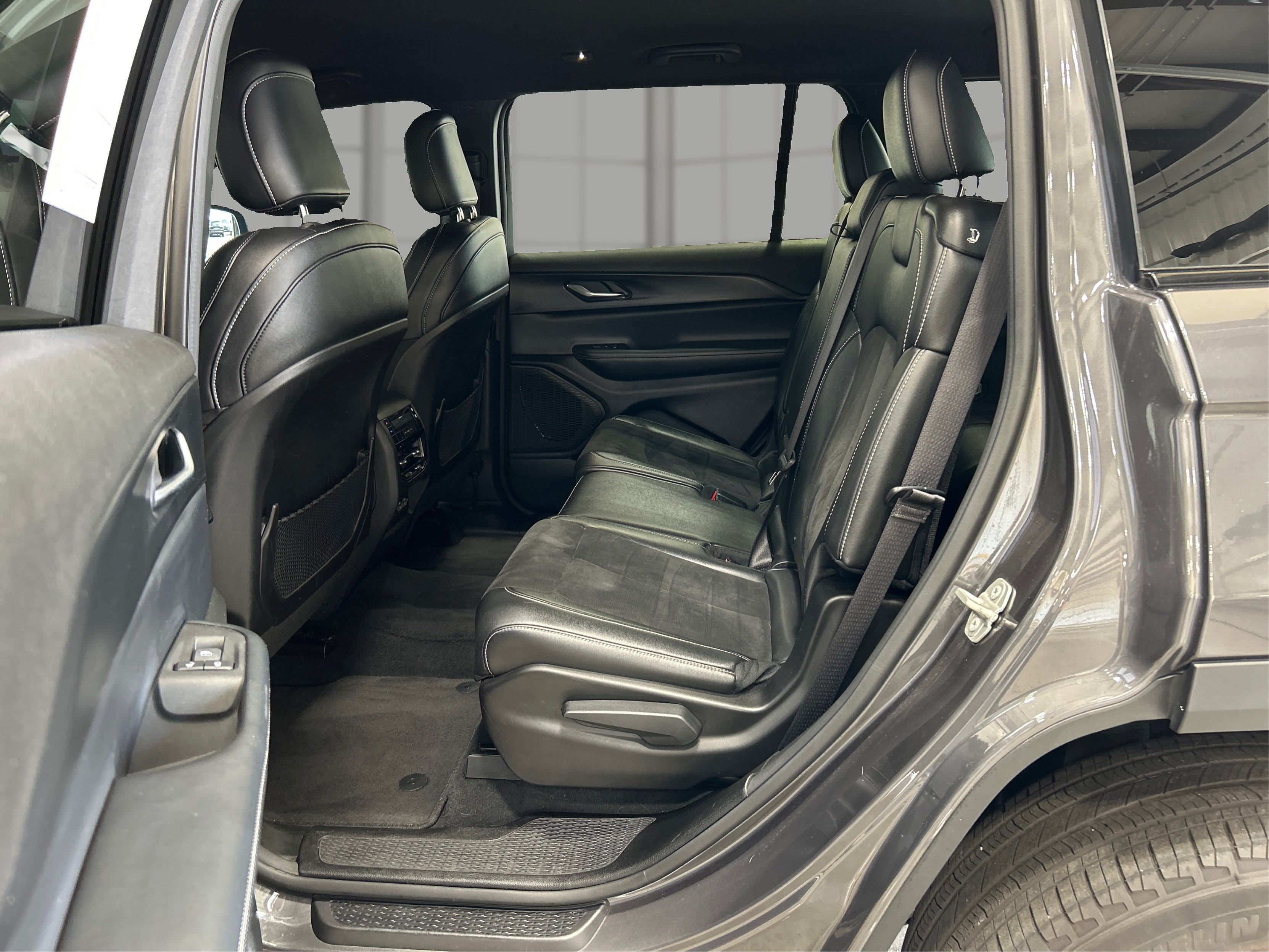 Used 2024 Gray Jeep Altitude image 10