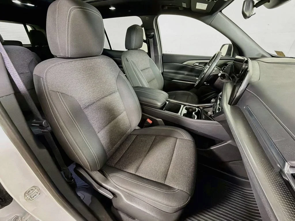 Used 2025 Summit White Chevrolet LT image 26