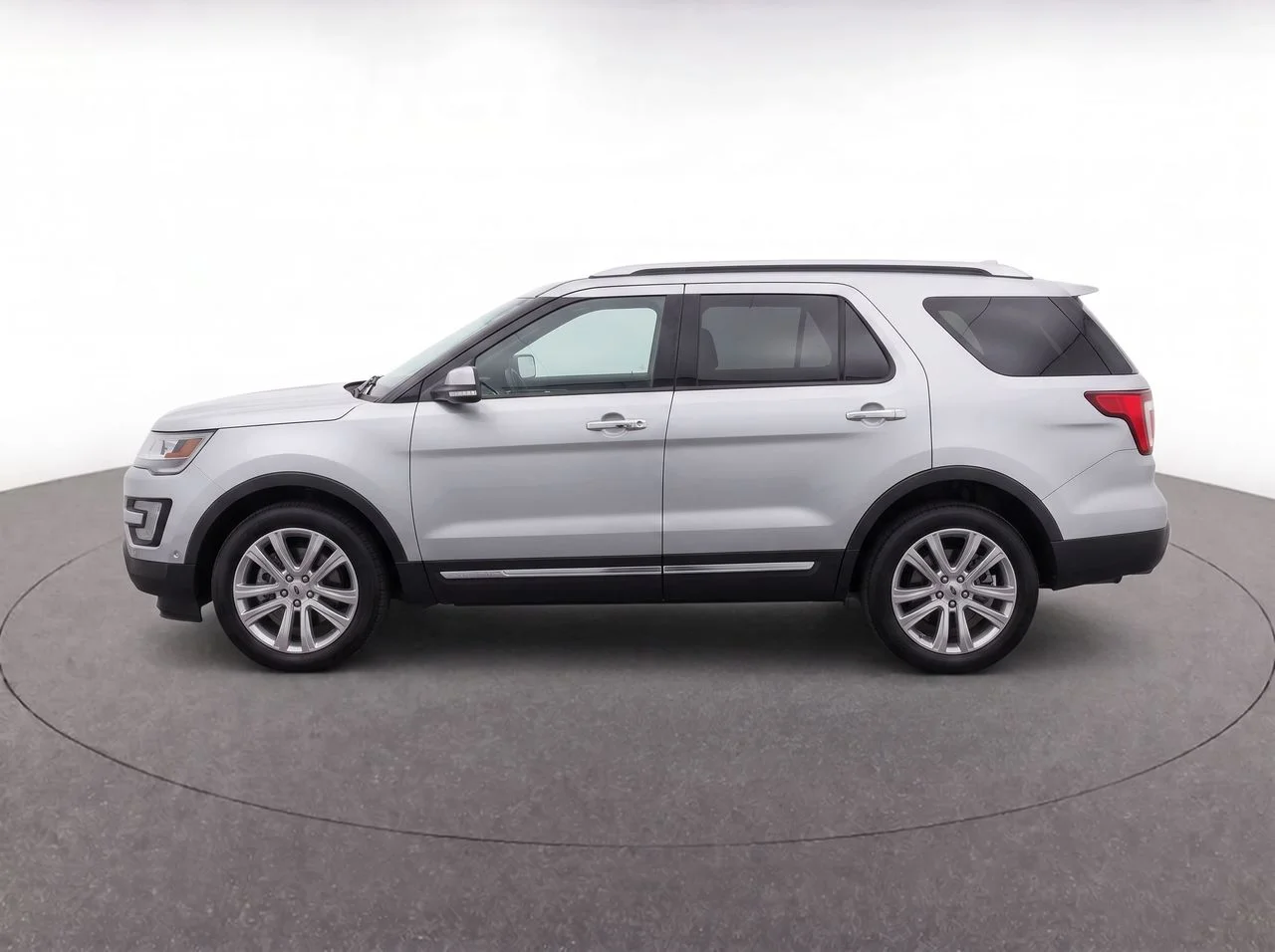 Used 2017 Silver Ford Limited image 4