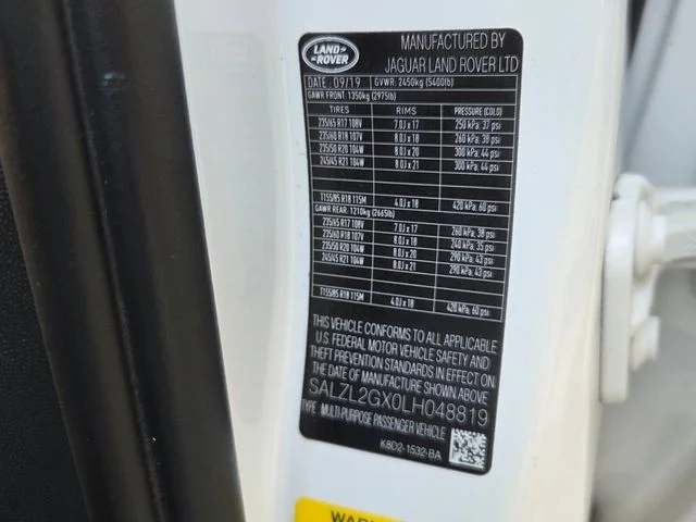 Used 2020  Land Rover R-Dynamic SE image 7