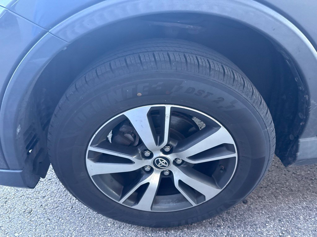 Used 2018 Magnetic Gray Metallic Toyota XLE image 12