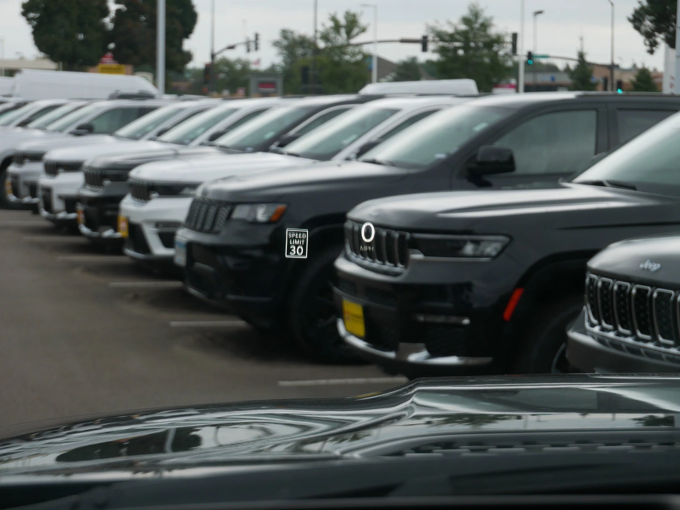 Used 2025 Diamond Black Crystal Pearlcoat Jeep Series III Obsidian image 40