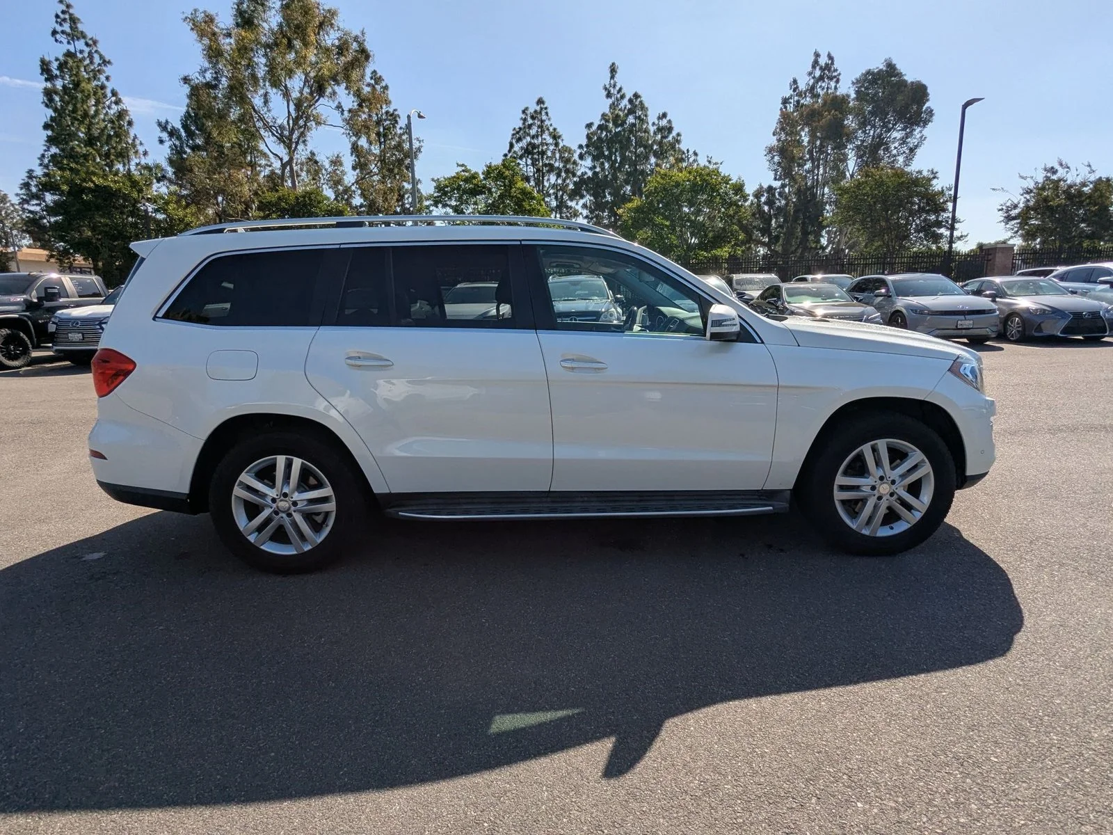 Used 2015 Diamond White Metallic Mercedes-Benz GL 450 image 4