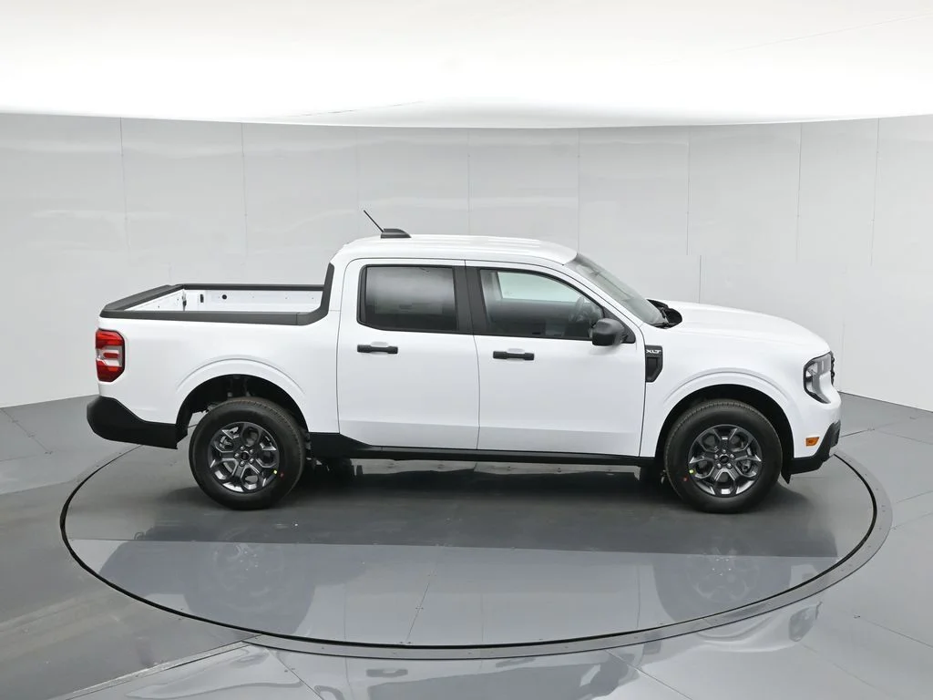 New 2026 Oxford White Ford XLT image 51