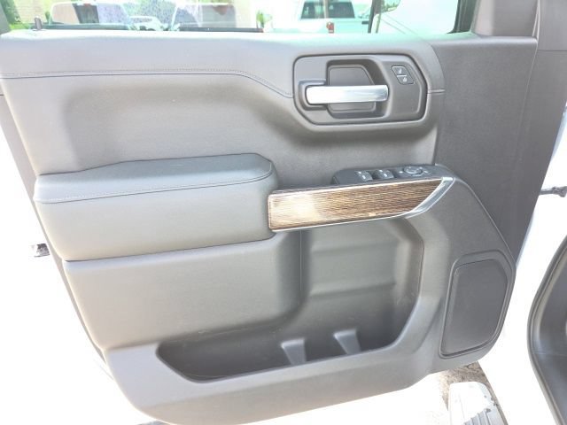 Used 2022 SUMMIT WHITE GMC Elevation image 20