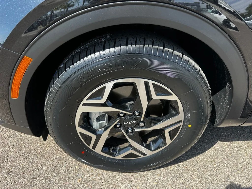 Used 2023 Black Kia LX image 9
