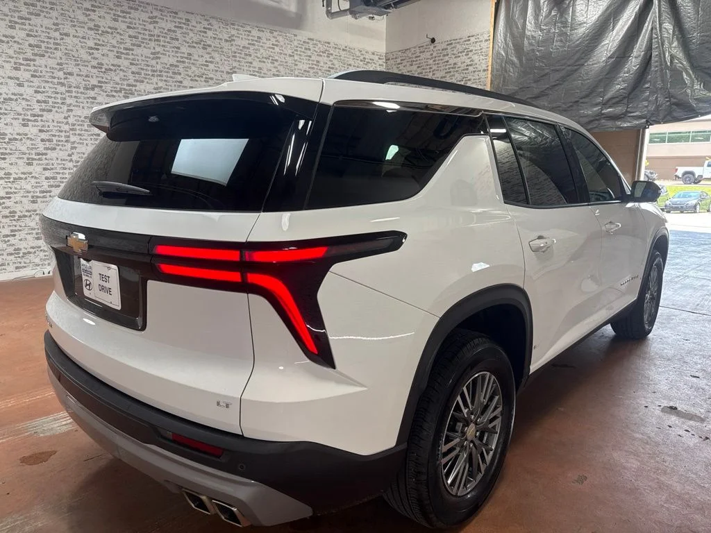 Used 2024 Summit White Chevrolet LT image 7