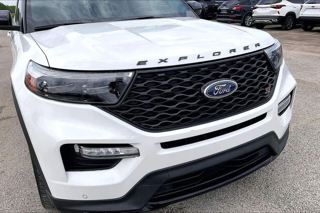 Used 2023 White Ford ST image 31