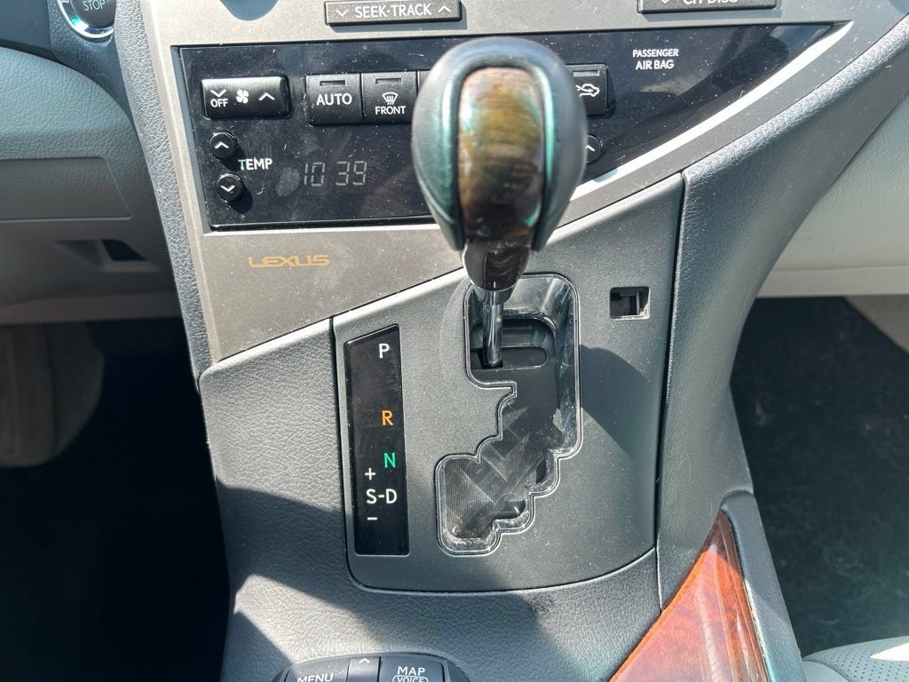Used 2011 White Lexus  image 28